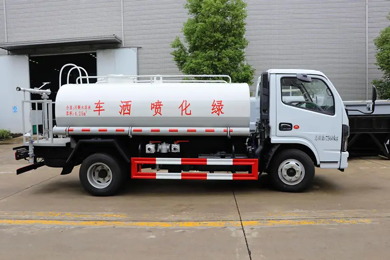 Camión rociador de agua de alta presión