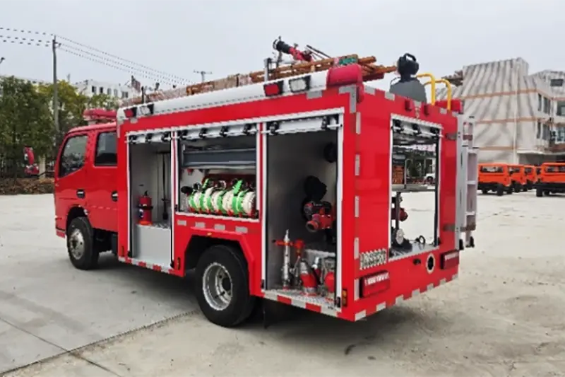 Dry Powder And Foam Combined Fire Truck